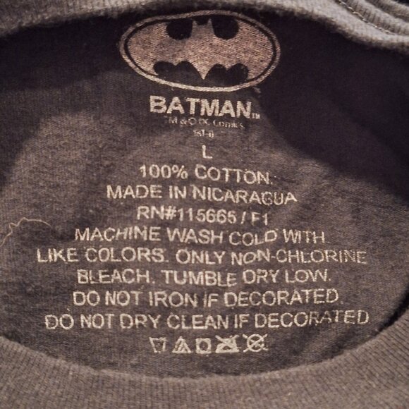 Men's Batman Signal T-Shirt - Picture 4 of 4